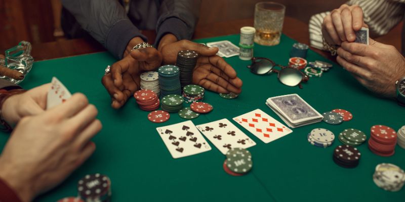 Tìm hiểu giá trị các bộ 3 cây đặc biệt trong game Bài Liêng VUA99