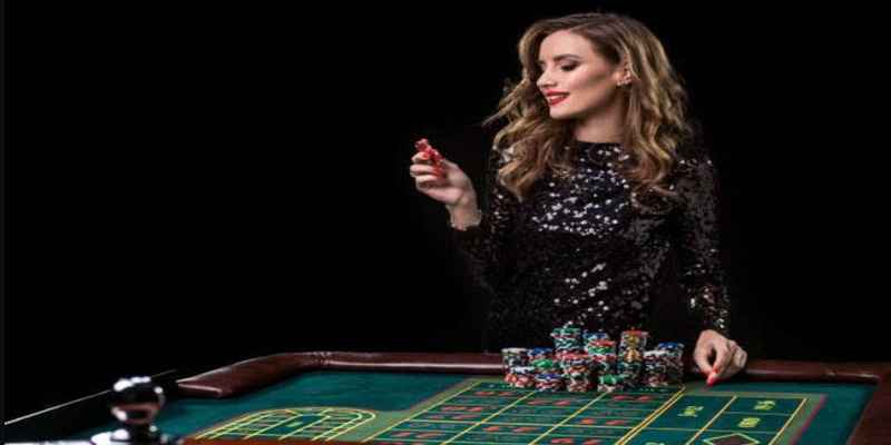 Dealer chia bài trực tiếp chuyên nghiệp