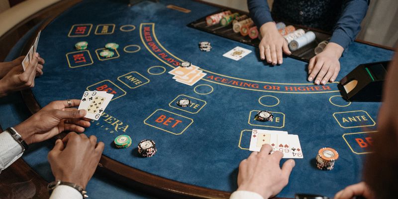 Luật Chơi Baccarat: Đơn Giản, Hấp Dẫn Với Dân Cá Cược